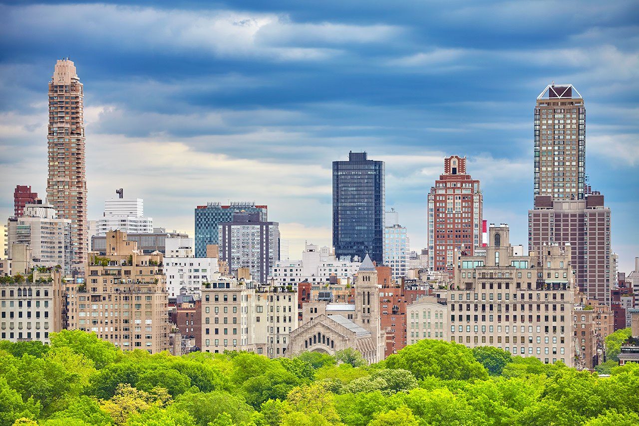 Immeubles de la Cinquième Avenue, dans l'Upper East Side, au-dessus des arbres de Central Park